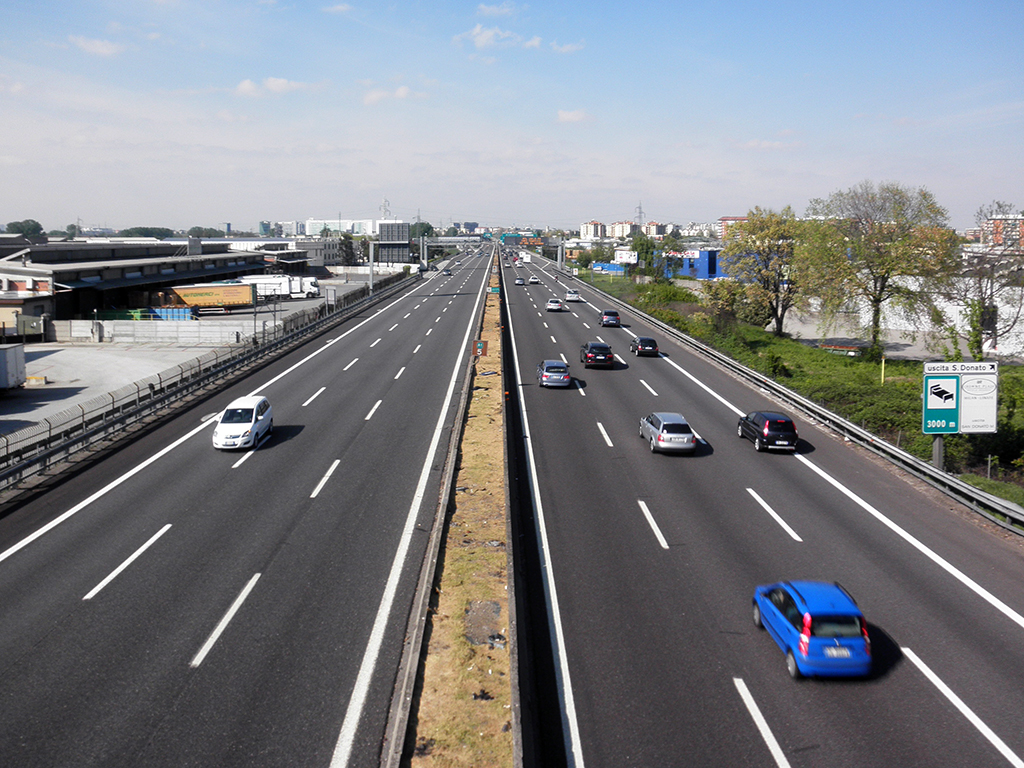 Cede l'asfalto in autostrada, chiuso il tratto tra Portogruaro e Latisana