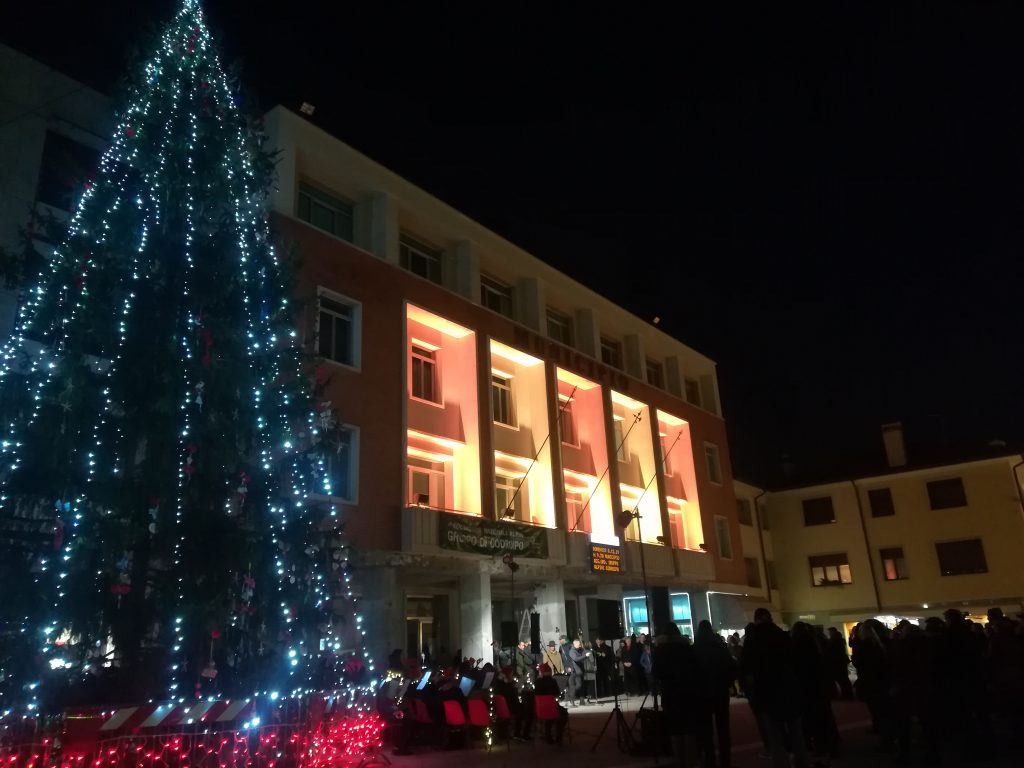 Immagini Natale 1024x768.Codroipo L Accensione Dell Albero Di Natale Inaugura Le Feste