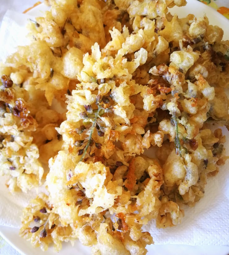 Frittelle di fiori di acacia, ricetta suggerita dalla chef Elena Recchia