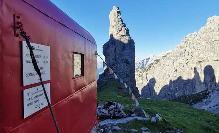 Friuli Vandalismo Ad Alta Quota Imbrattato Il Bivacco Perugini