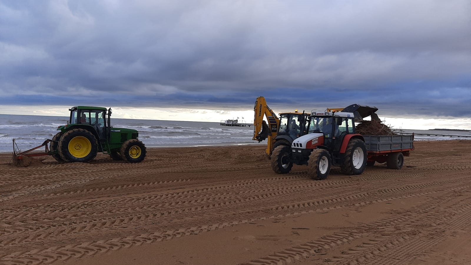 Lignano Dopo La Mareggiata Al Via Da Oggi La Pulizia Delle Spiagge