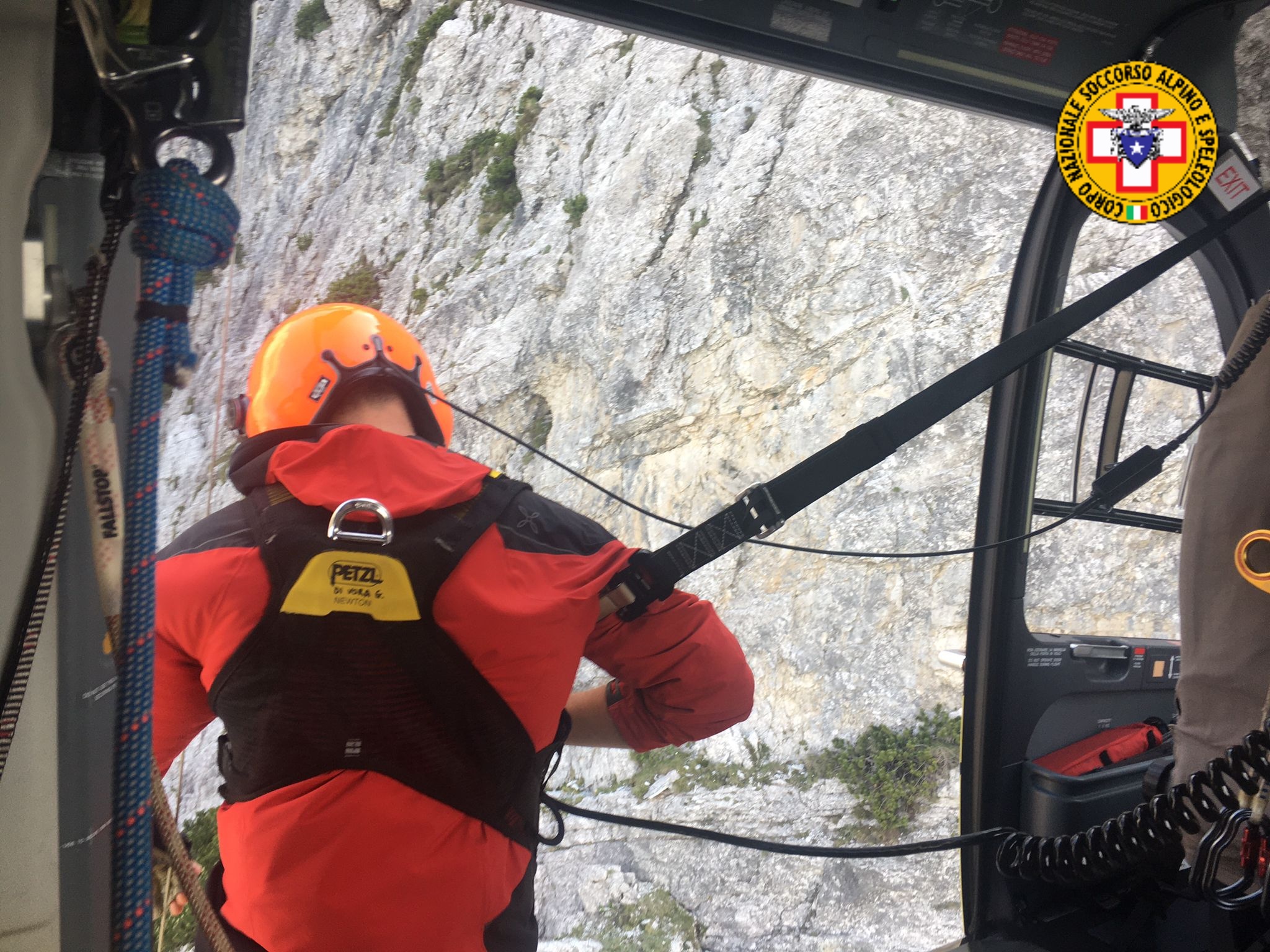 Moggio, paura sul monte Grauzaria, alpinista fa un volo di 50 metri