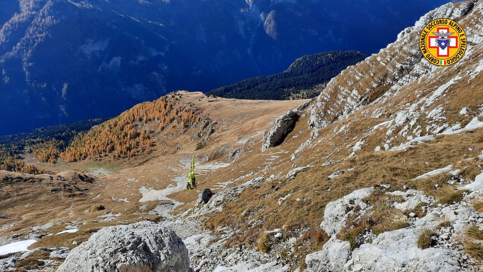 Chiusaforte, scivola e cade per 200 metri sul Montasio, muore a 48 anni