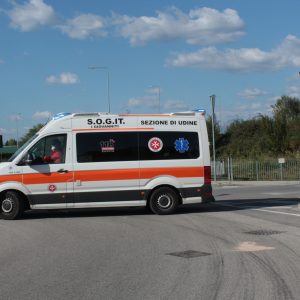 Scontro tra due auto all'incrocio di Udine, una ferita