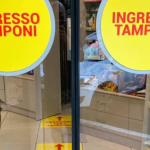 Finti tamponi e green pass falsi, il caso scoppiato in Friuli: "Si faccia chiarezza". La falla nei controlli