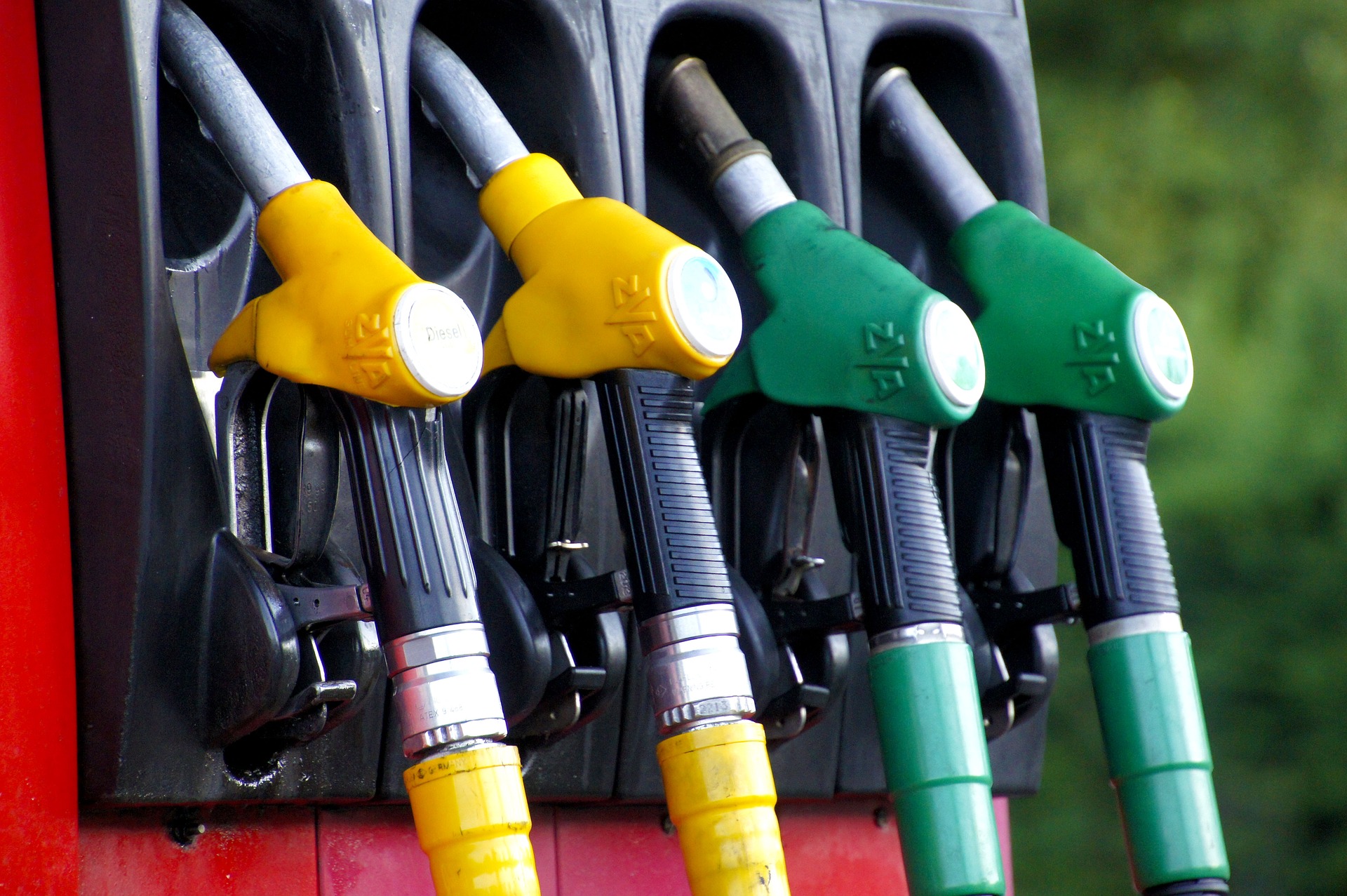 Gasoline prices skyrocket, 10 tips to save fuel