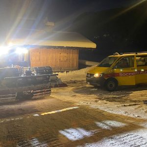 Perde uno sci in quota e va in difficoltà a Forni di Sopra, partono i soccorsi