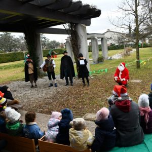 Babbo Natale regala un sorriso ai bimbi delle scuole dell'infanzia di Udine