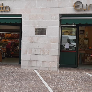 Chiude una storica attività a Tarcento, Eurofrutta dopo 30 anni abbassa le serrande