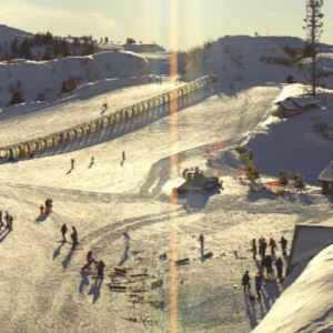 Sciatori sulle piste e clienti nelle baite sulle montagne del Friuli alla prova ufficiale del weekend