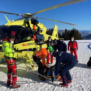 Cade sulla pista del Florianca, diverse fratture per uno sciatore a Tarvisio