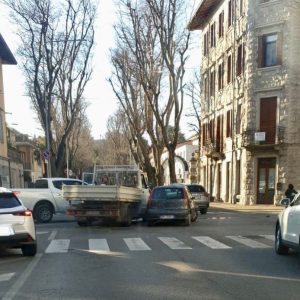 Carambola a 3 all'incrocio di via Caccia, traffico bloccato a Udine