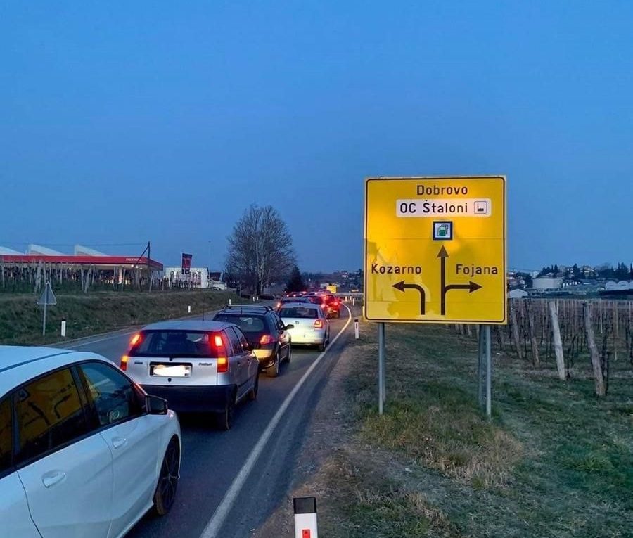 A Eslovênia estabelece um teto para o preço da gasolina.  Na hora da fila de Vencó