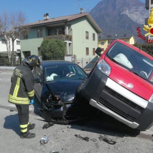 Incidente tra due auto a Tolmezzo: una persona ferita
