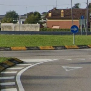 Ciclista investito a Cervignano, trasportato in elicottero a Udine