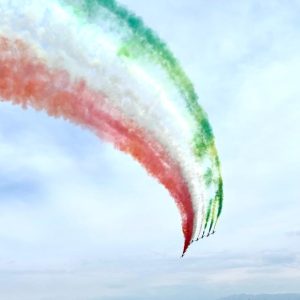 Le Frecce Tricolori tornano a volare sui cieli del Friuli: migliaia per il debutto stagionale