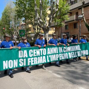 Gli alpini friulani all'Adunata di Rimini: l'emozione durante la sfilata
