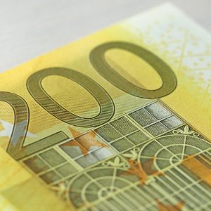 Arriva il bonus da 200 euro per pensionati e lavoratori: come funziona e a chi spetta