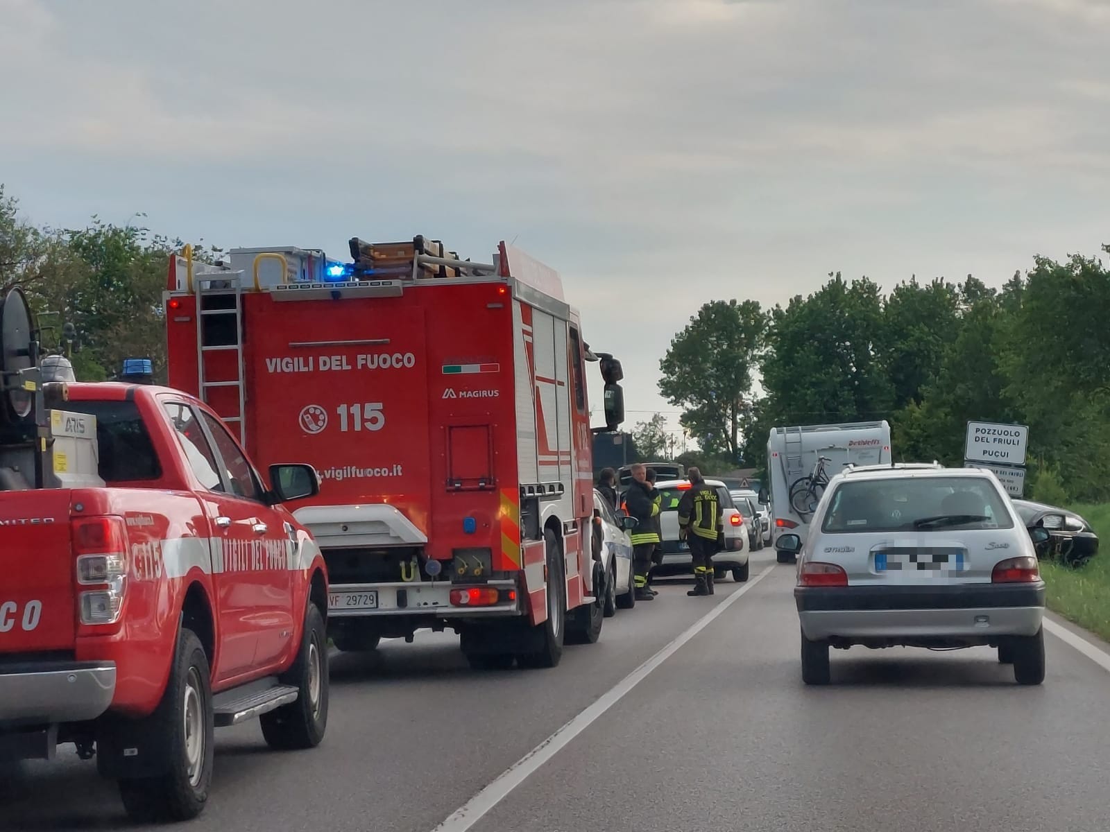 Incidente a Pozzuolo, auto nel fosso dopo lo scontro con un furgoncino
