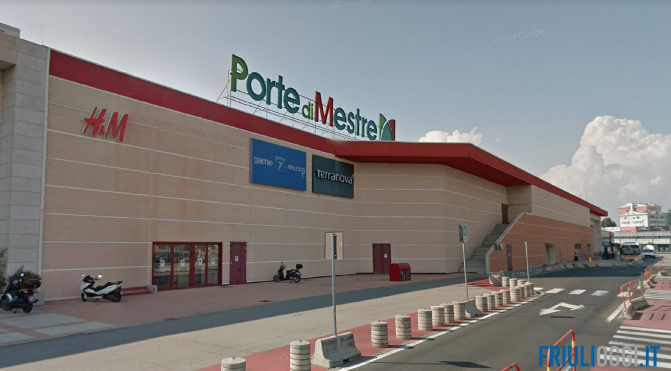 Dal Friuli a Mestre, chi è il rapinatore della sparatoria al centro commerciale