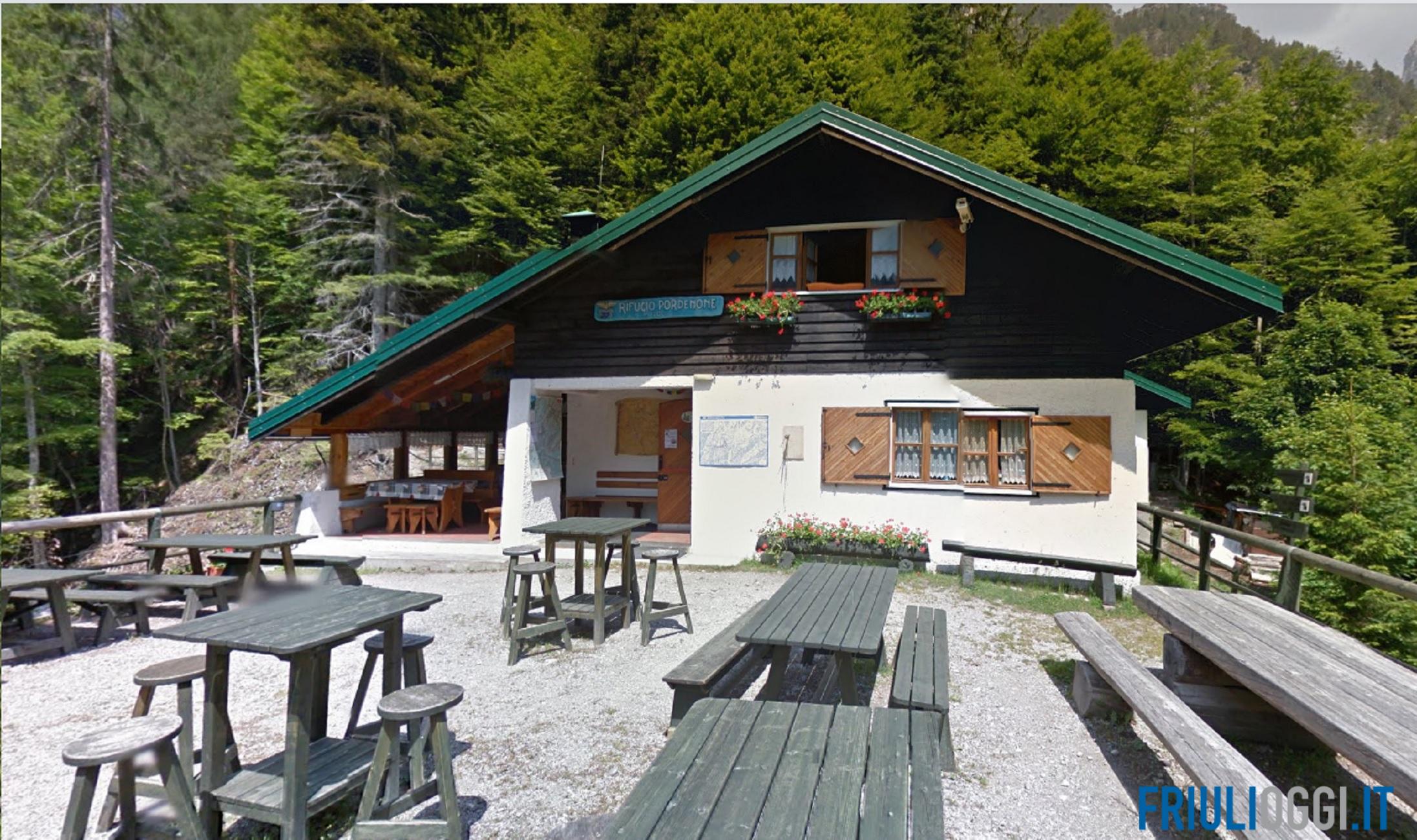 Colpita da un malore al rifugio, soccorsa una donna di 60 anni