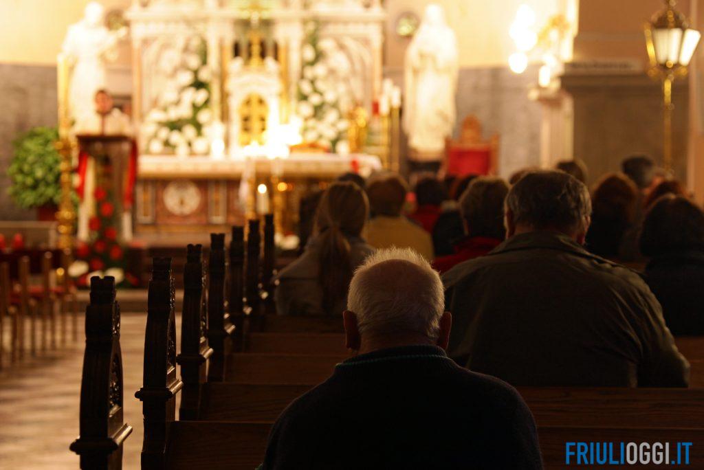 chiesa interno messa