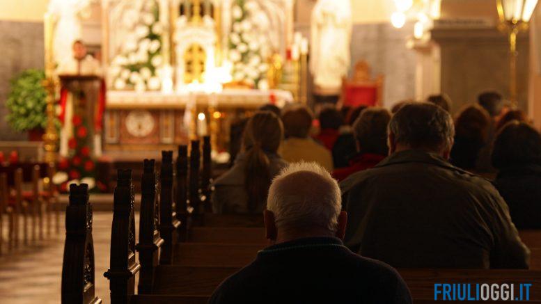 chiesa interno messa