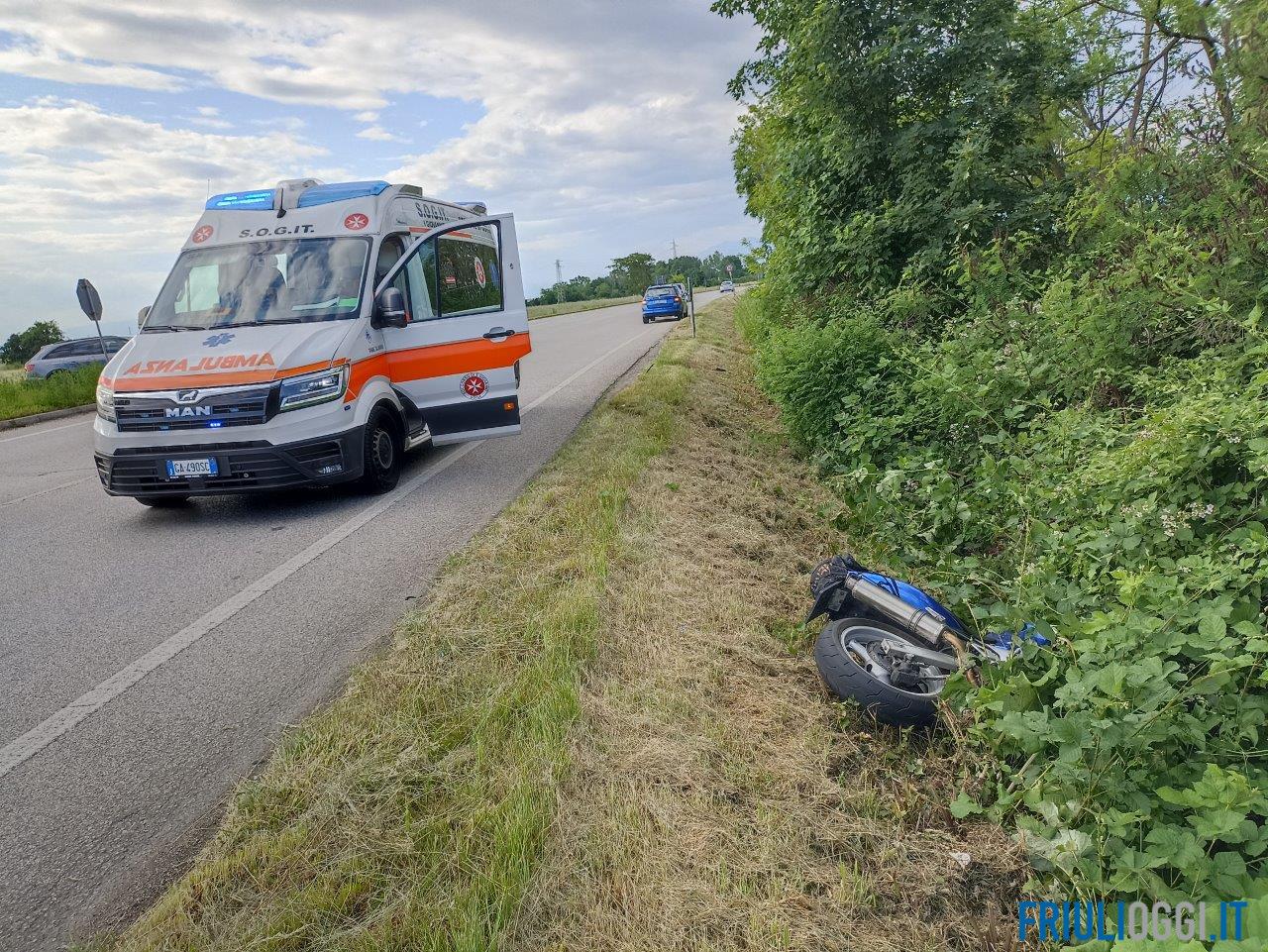 Incidente tra moto e auto a Pozzuolo del Friuli: un ferito in ospedale