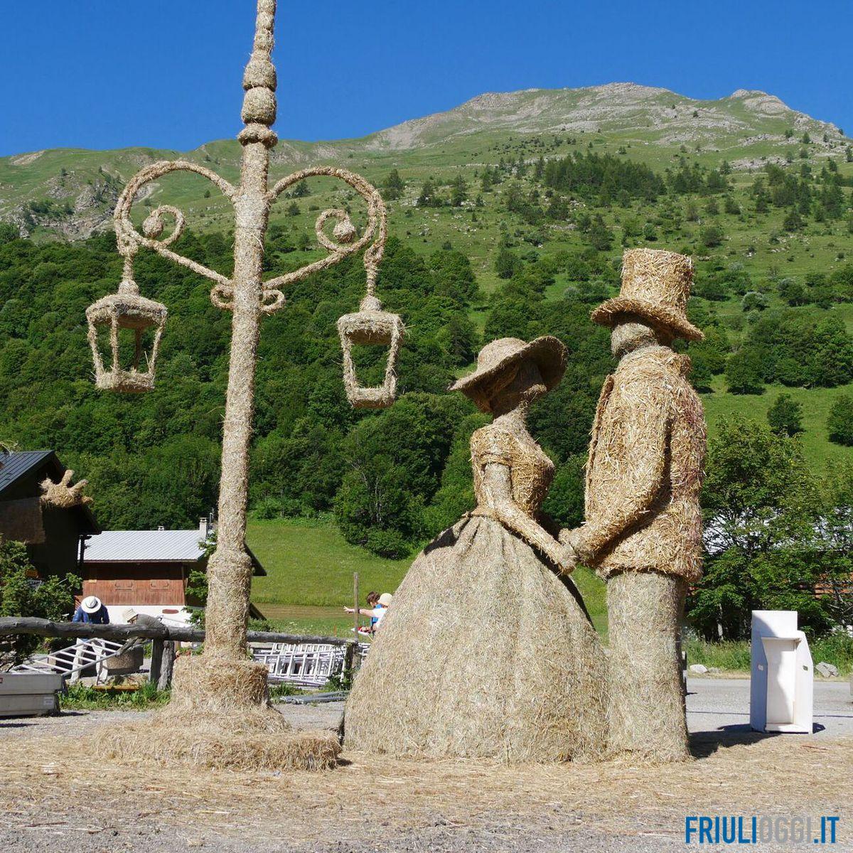 Sculture di fieno abbelliscono Pontebba, arriva il festival Fen Art