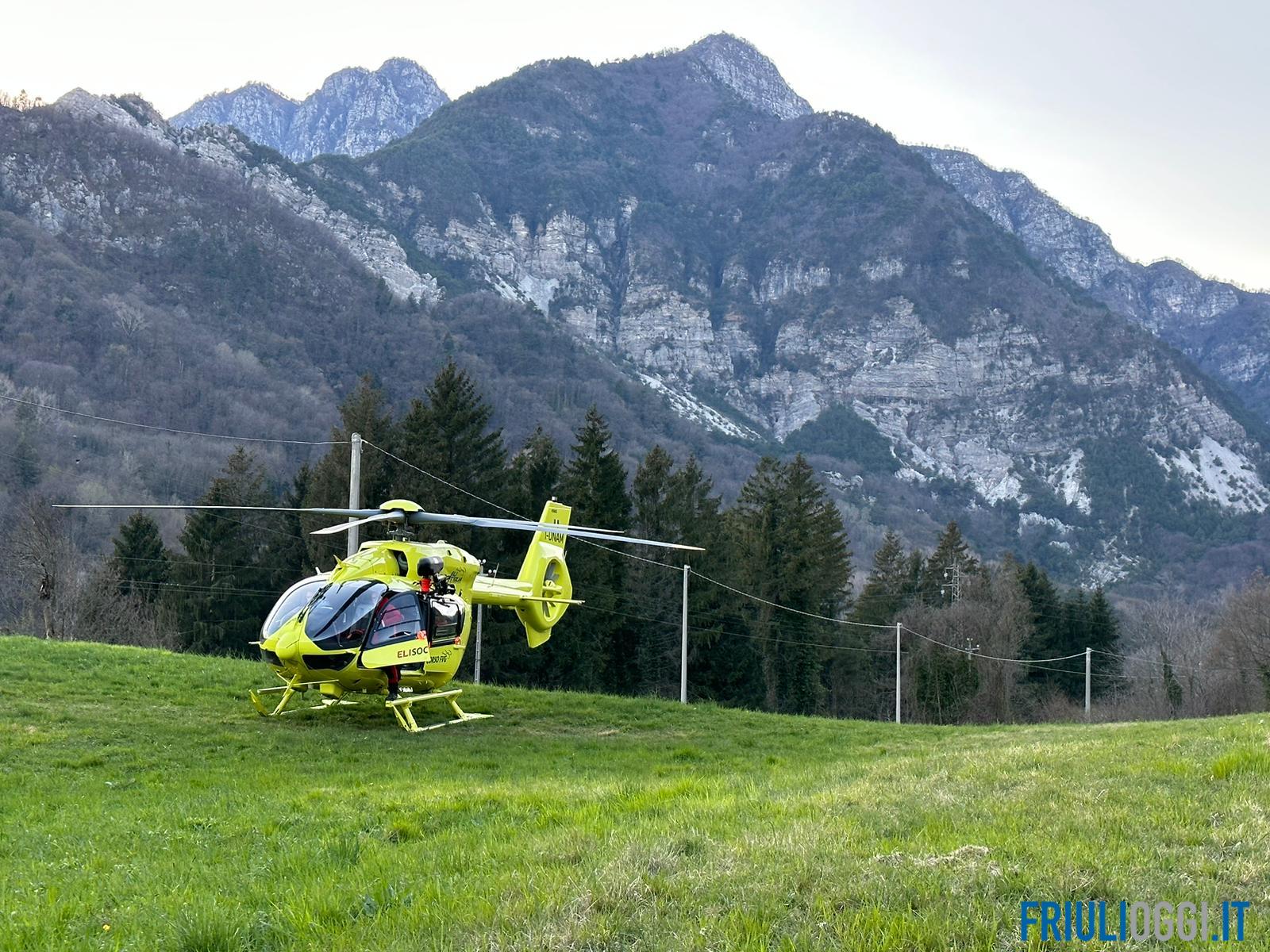 Incidente a Tarvisio, cade dalla moto e fa un volo di 20 metri: ferito