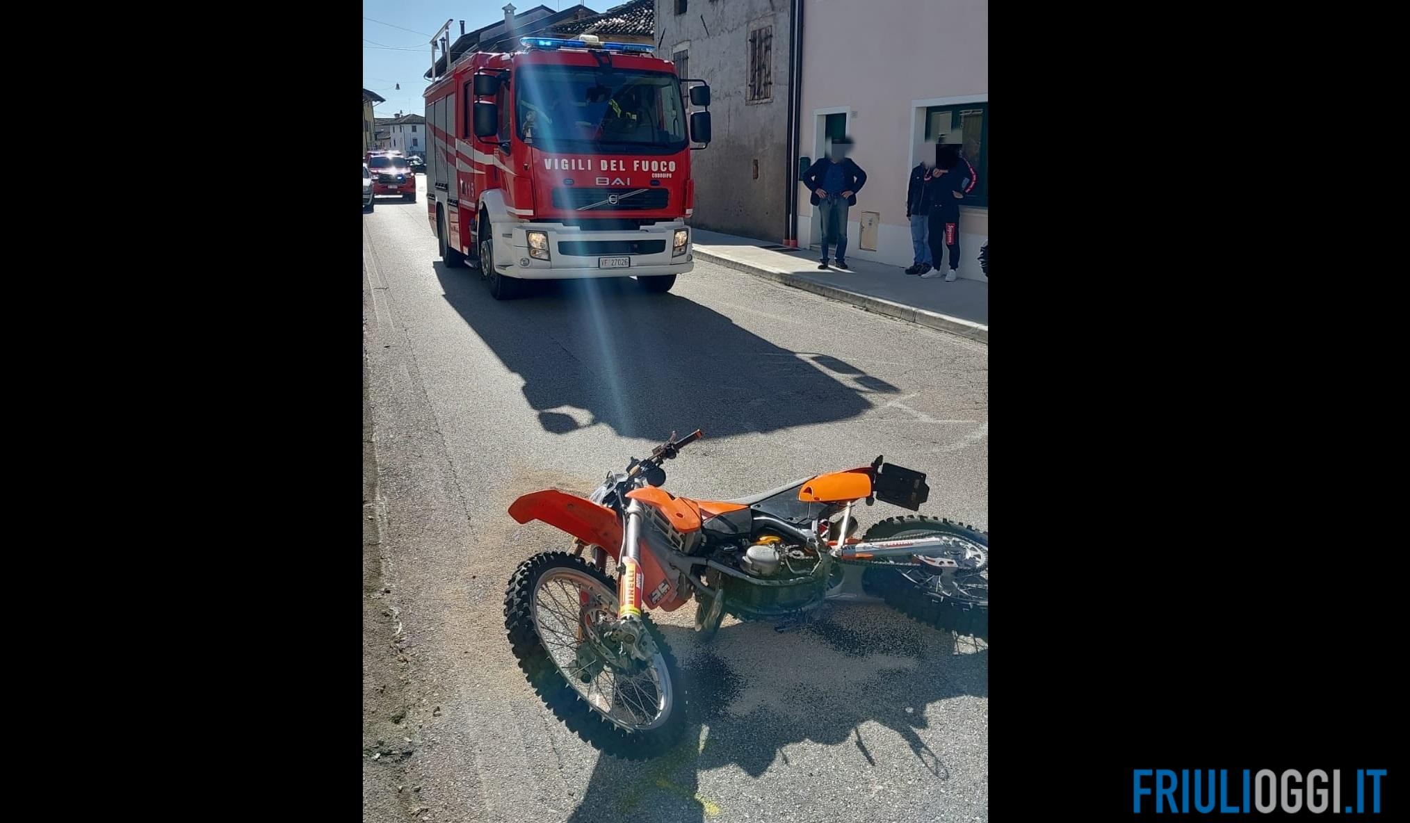 Incidente tra moto e furgone a Mereto di Tomba, ferito un giovane