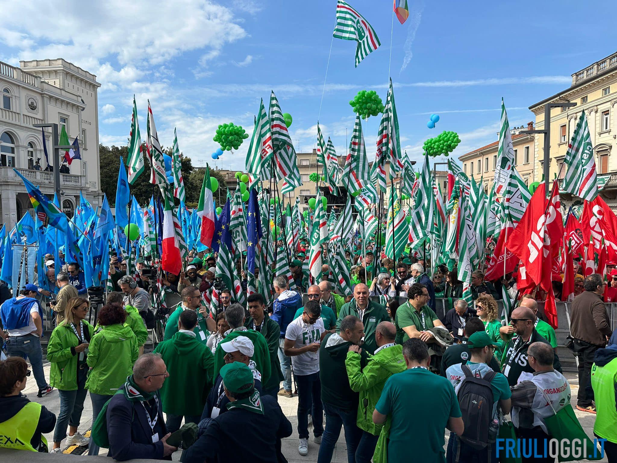 Migliaia in piazza a Monfalcone per la festa del Primo Maggio