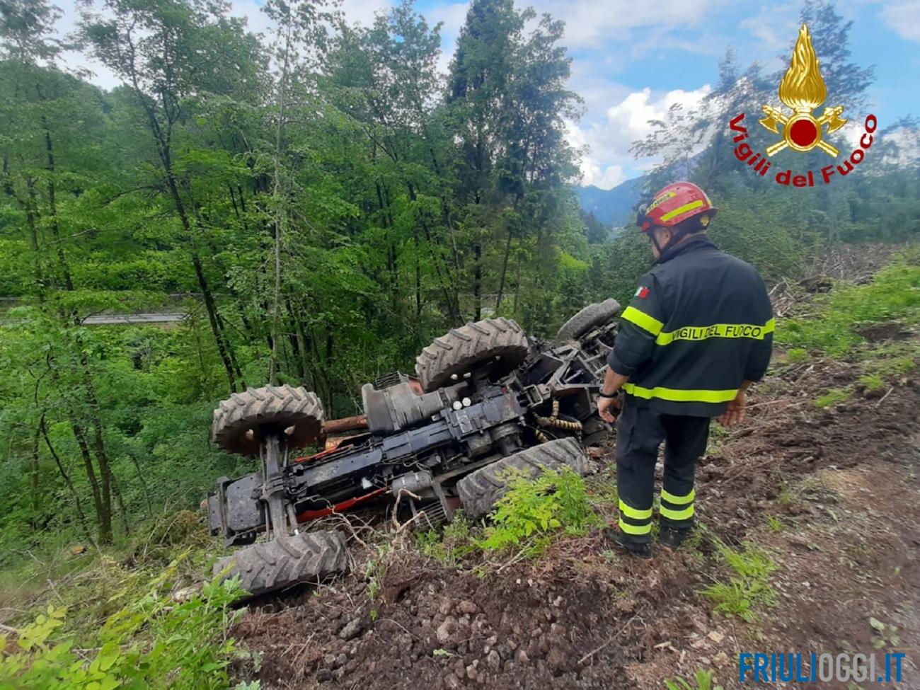 Si ribalta con il trattore a Verzegnis: soccorso un uomo