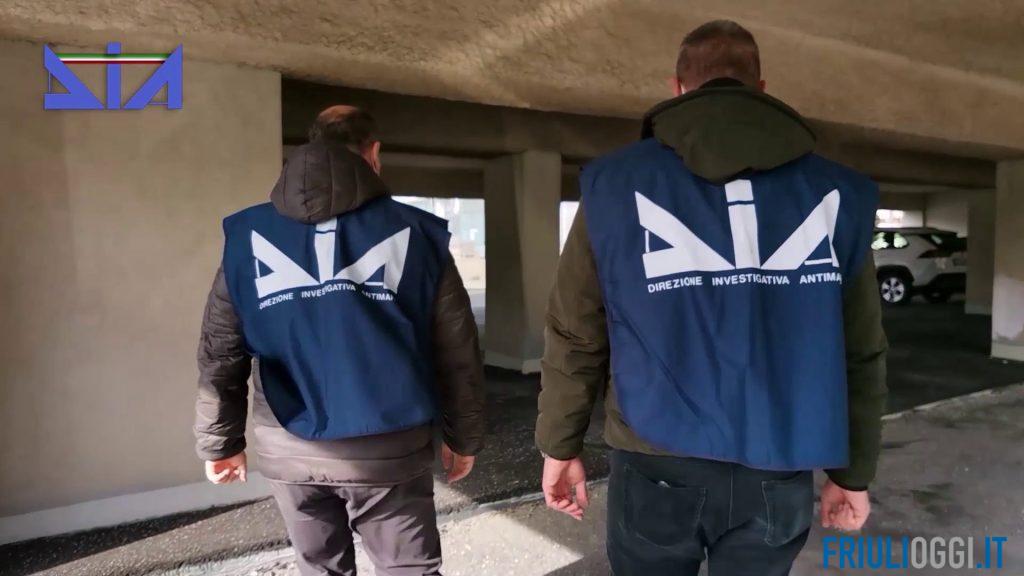 Traffico di droga: maxi sequestro da 400mila euro tra contanti, gioielli e orologi