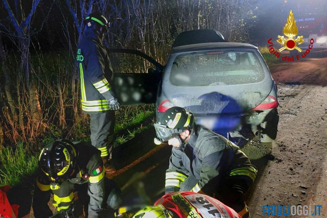 Incidente Sesto al Renghena, auto senza controllo esce di strada