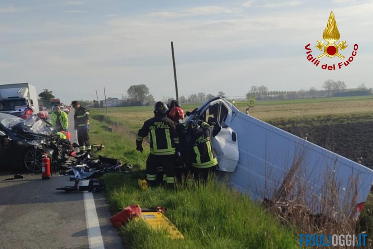 Tragico incidente tra auto e furgone a Muzzana: due morti, un ferito