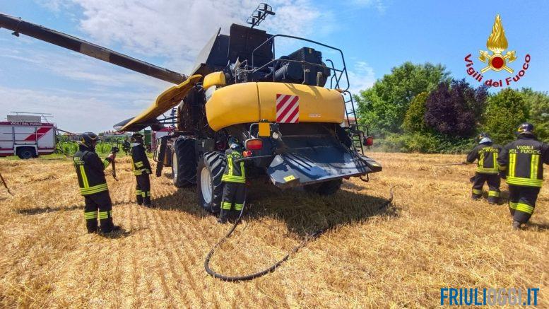 incendio mietitrebbia