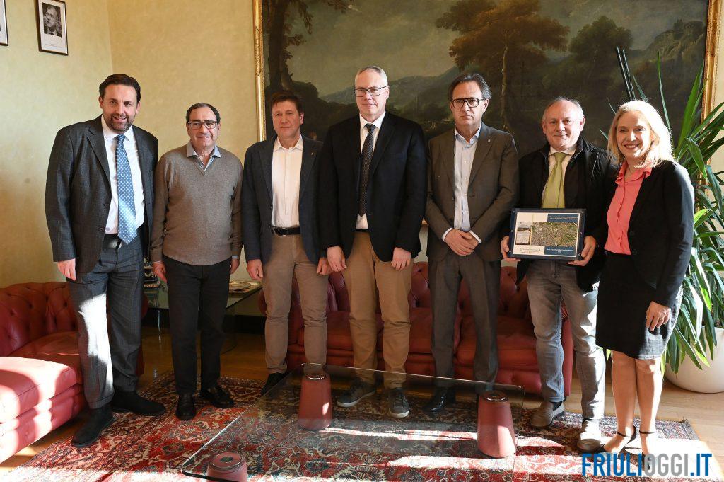 Consegna firme comitato Beivars Vive contro nuovo crematorio di Udine a Paderno Godia