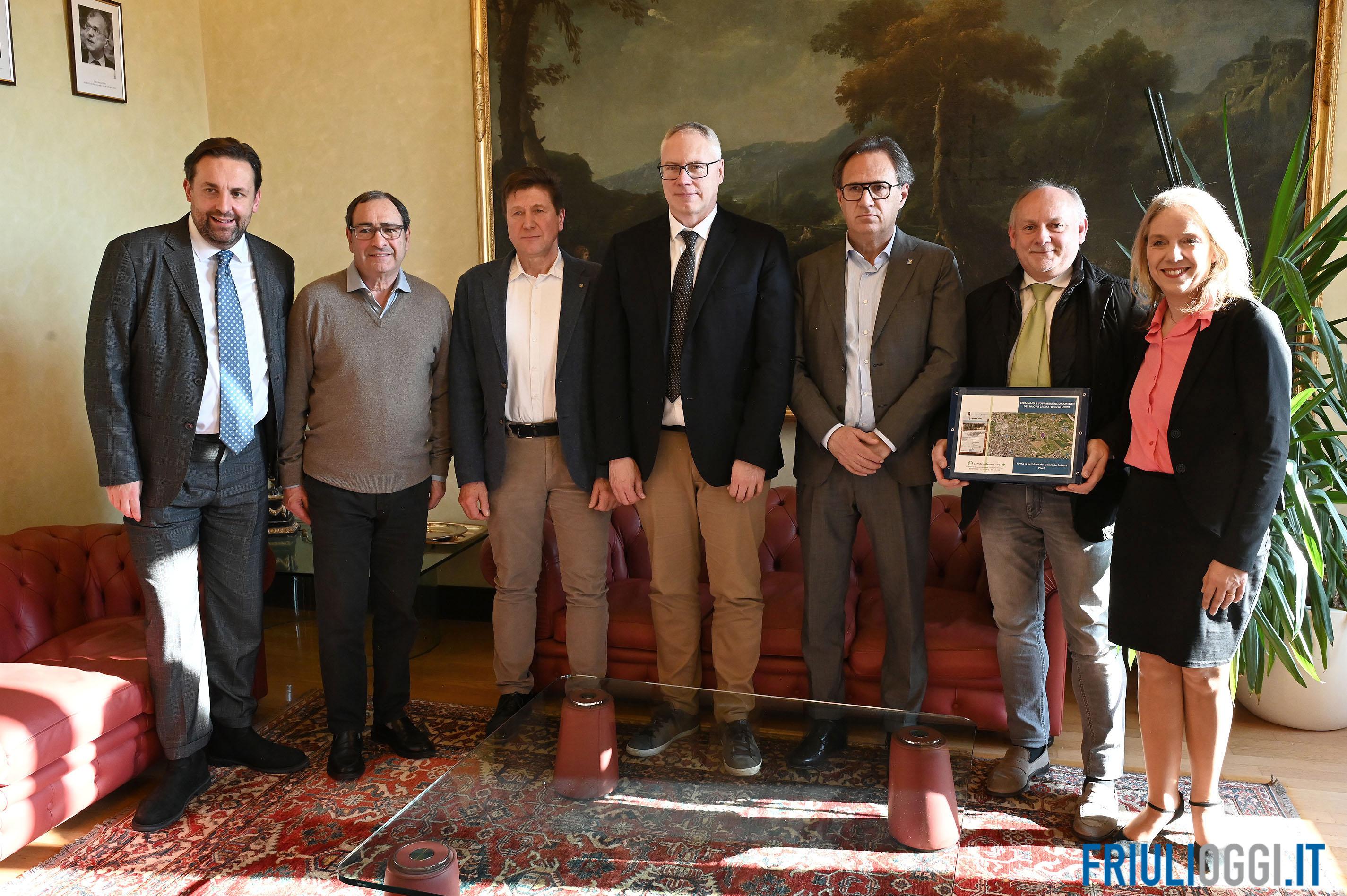 Consegna firme comitato Beivars Vive contro nuovo crematorio di Udine a Paderno Godia