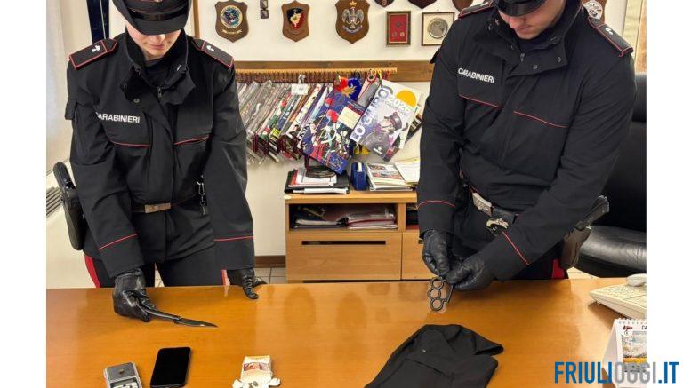 Controlli dei carabinieri nelle scuole superiori di Codroipo: trovati droga, coltelli e tirapugni