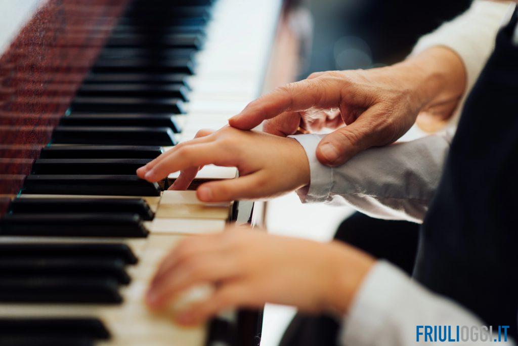 La musica in classe: nelle scuole del Friuli lezioni di canto e strumenti con i maestri del territorio