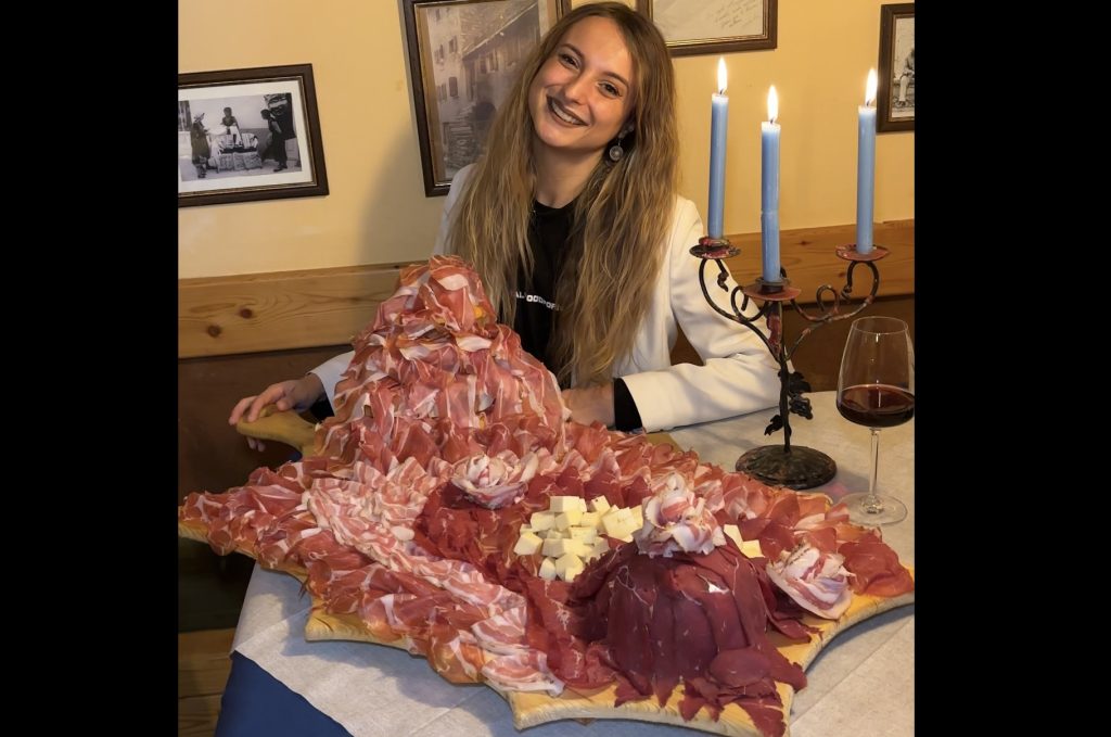 Dalla gelateria dei nonni ai social: la missione di Paola per il Friuli