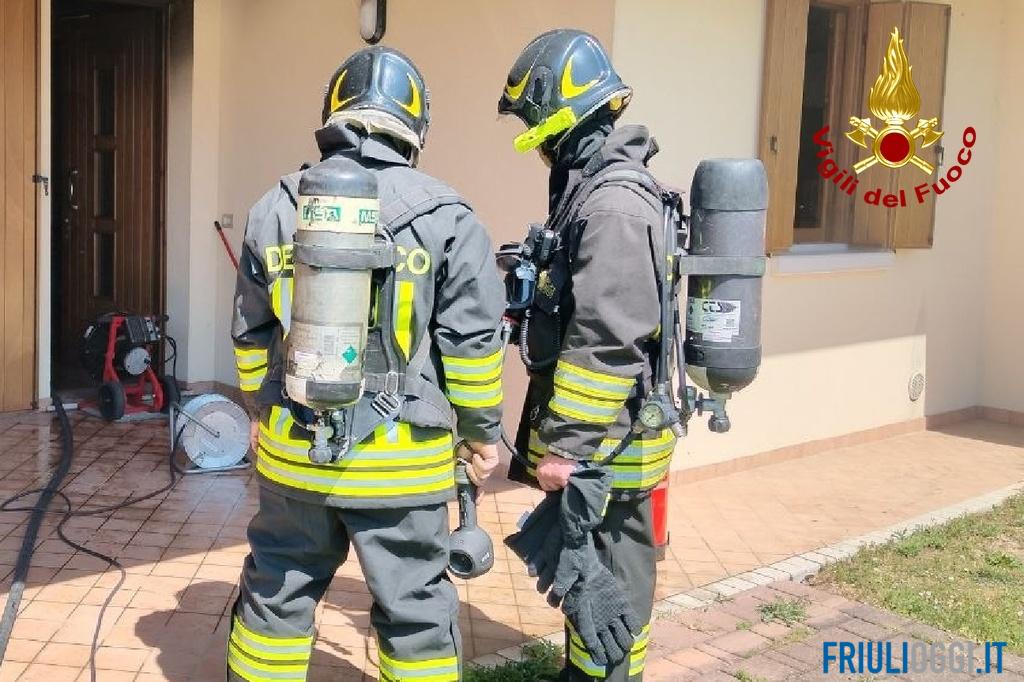 Azzano Decimo, fiamme nella cucina di una villa a schiera: casa inagibile