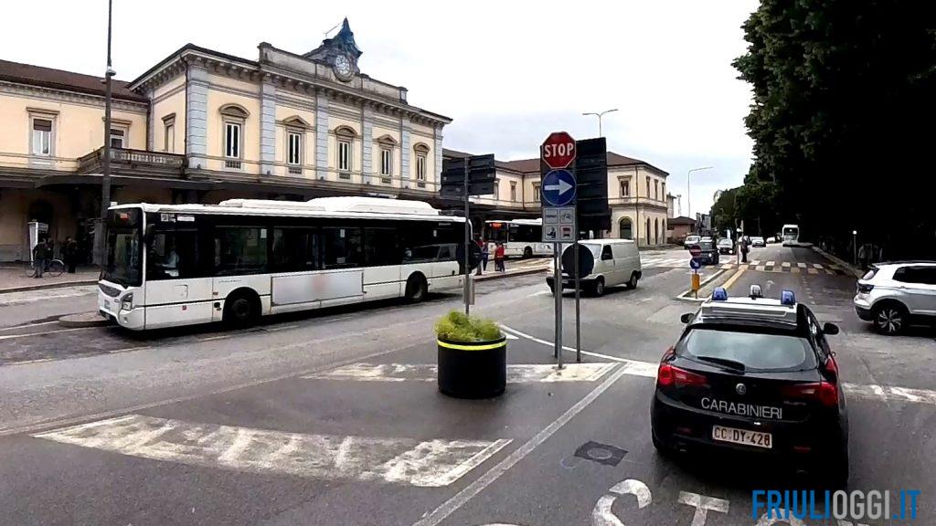 Chiede il biglietto, controllore aggredito sull’autobus a Udine