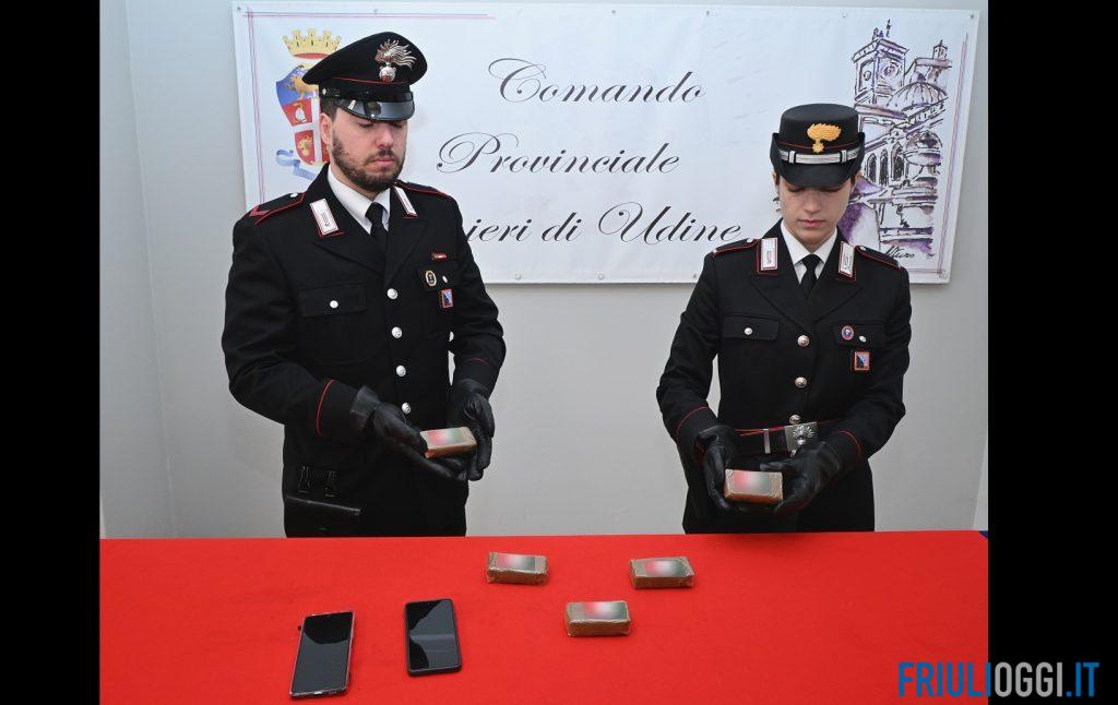 Trovato con mezzo chilo di hashish nascosto nell’auto: arrestato un 49enne