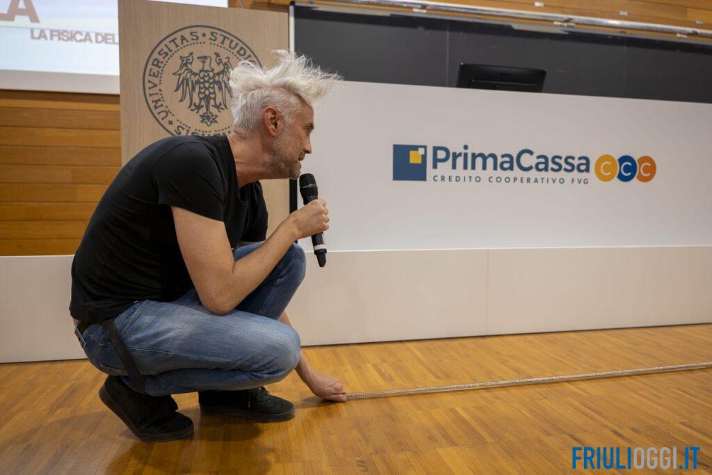 Oltre 300 studenti a lezione con Vincenzo Schettini: fisica, memoria e futuro a Udine con Primacassa fvg