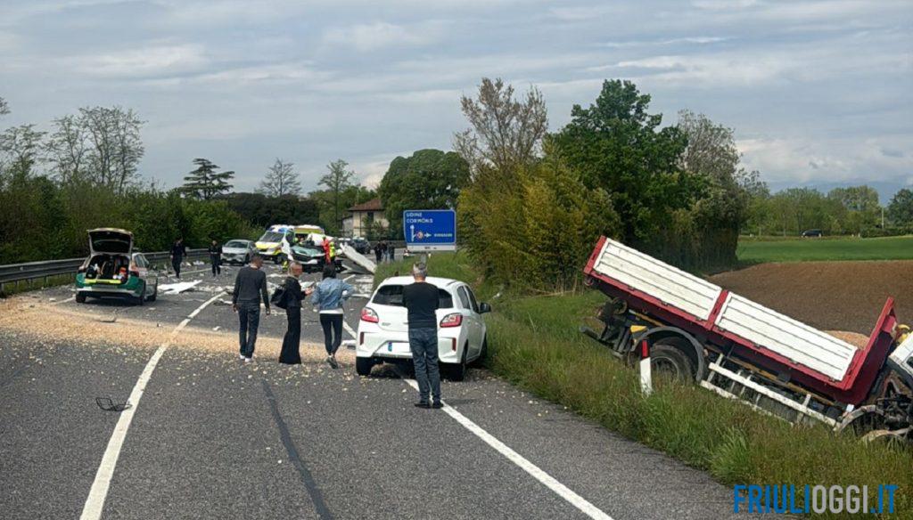 Incidente tra camion e furgone frigo: un morto e un ferito grave
