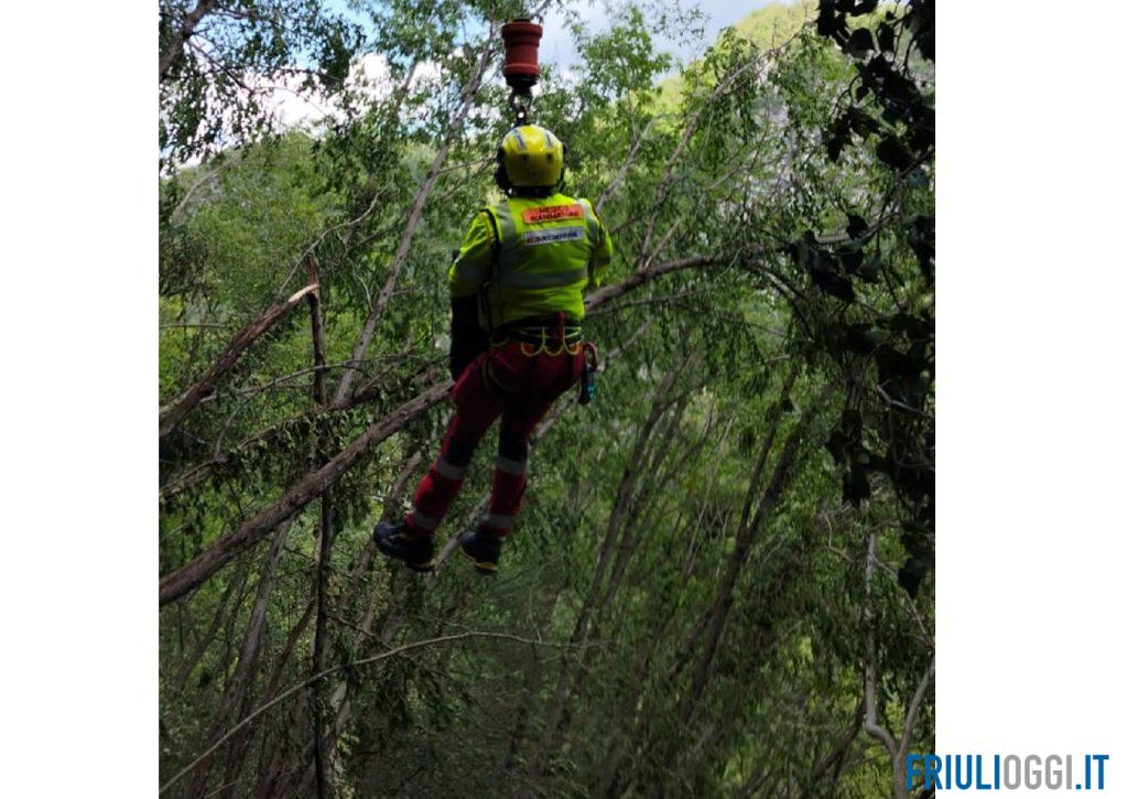 Nimis, volo fatale dal Bernadia: parapendista precipita e muore