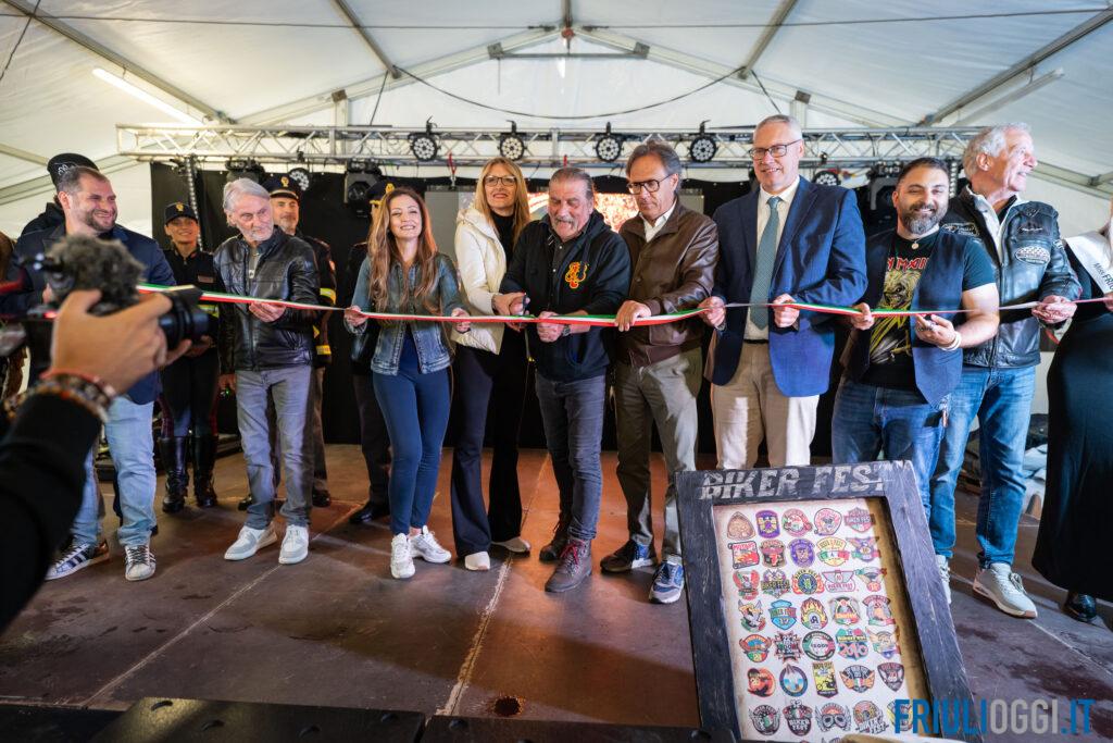 Carl Fogarty inaugura la 40ª Biker Fest: agli organizzatori il sigillo del Consiglio Regionale