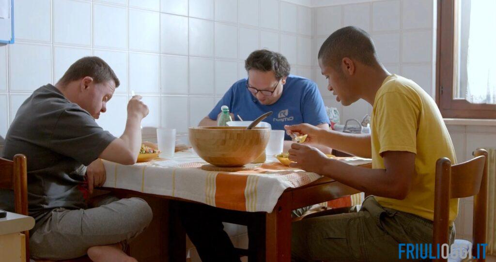 Mai soli, il documentario friulano sull’autonomia abitativa arriva sulla Rai